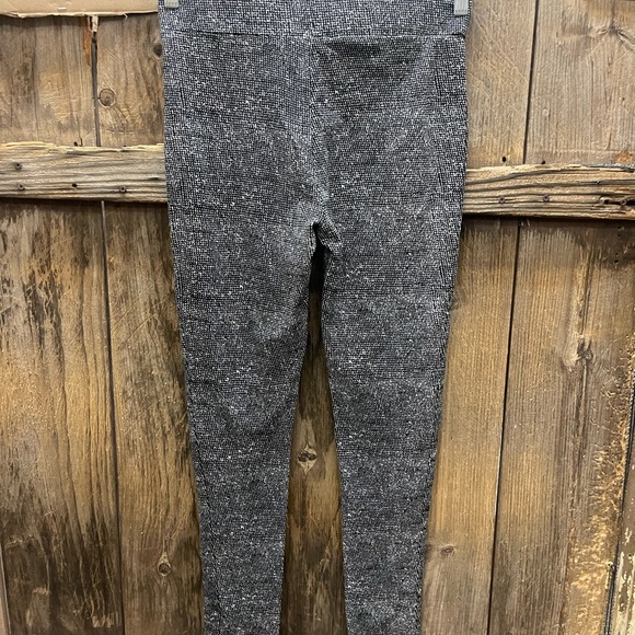 Women’s Bar III black and white leggings - Picture 4 of 6